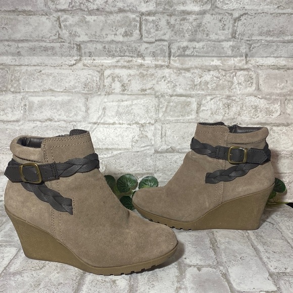 White Mountain Tan Leather Buckle and Zip Up Design Wedge Women’s 7.5 - Picture 1 of 10